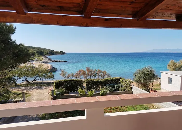 Near The Sea Apartman *